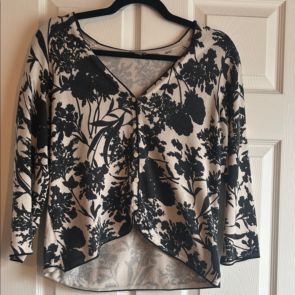 Floral Button-Up Cardigan - Picture 2 of 12